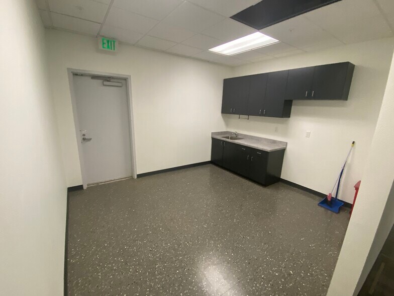 More Photos Of 4081 Mission Oaks Blvd, Camarillo Office For Sale