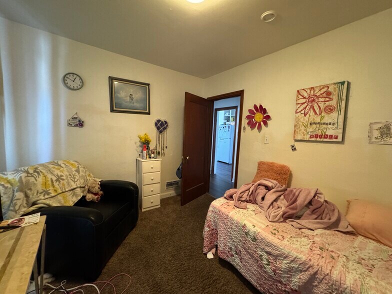 More Photos Of 120 9th Ave N, Buhl Multifamily For Sale