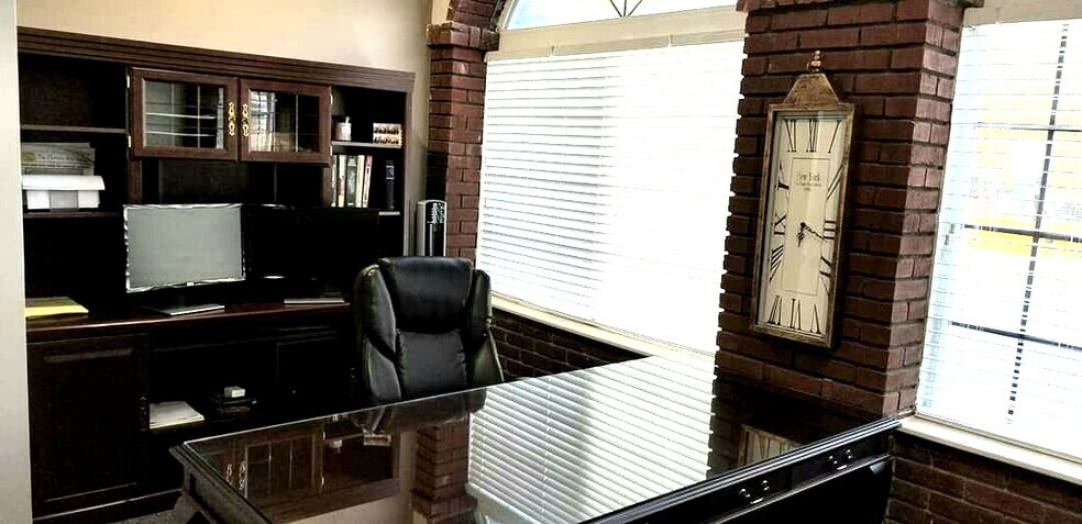 More Photos Of 405 6th St S, Saint Petersburg Office For Sale