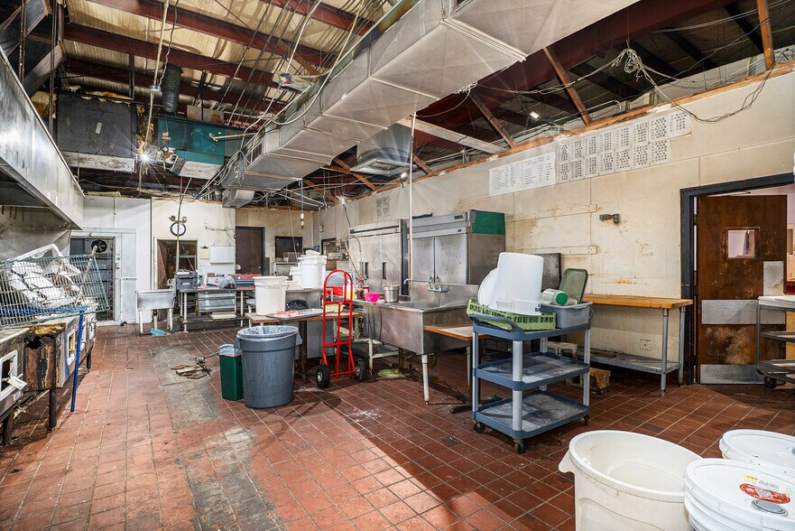 More Photos Of 2320 S Dort Hwy, Flint Restaurant For Sale