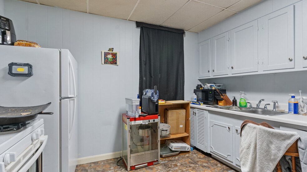 More Photos Of 393 Waterman Ave, East Providence Apartments For Sale