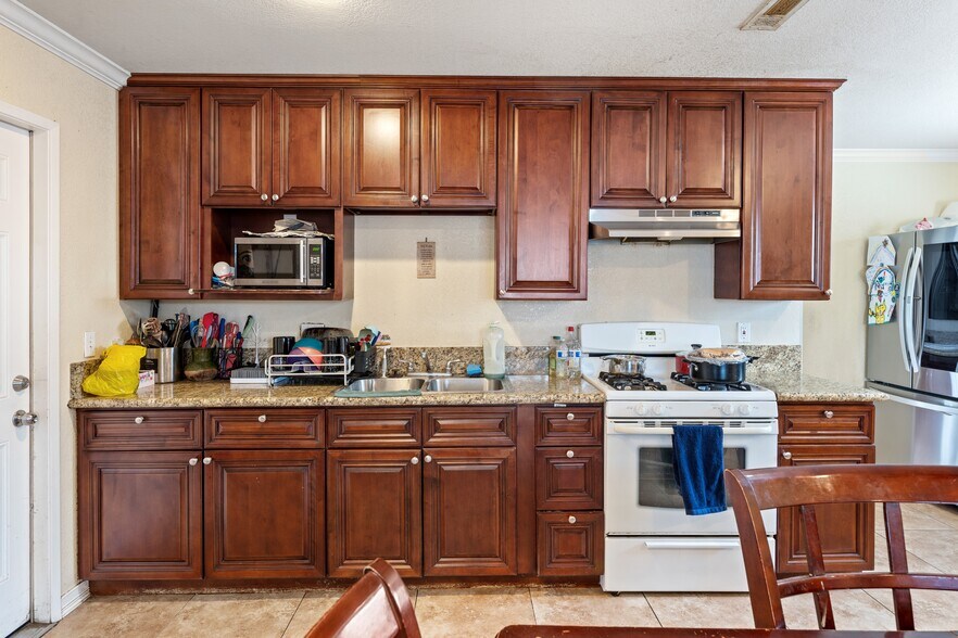 More Photos Of 8720 Villa Dr, Whittier Apartments For Sale