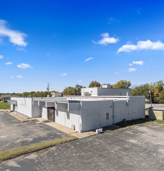 Primary Photo Of 701 E Pearce Blvd, Wentzville Warehouse For Sale