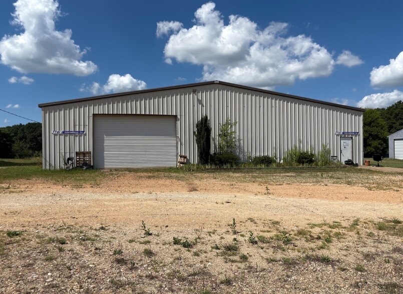 Primary Photo Of 2015 Hewell Rd NW, Dewy Rose Industrial For Sale