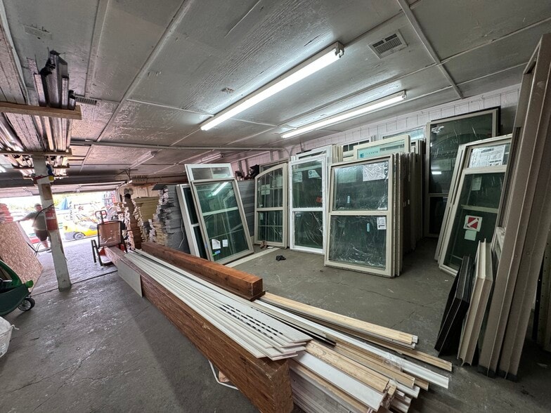 More Photos Of 250 Lavon Dr, Garland Industrial For Sale