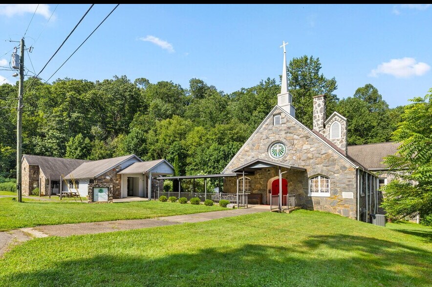 Primary Photo Of 41 Tucker Rd, Black Mountain Religious Facility For Sale