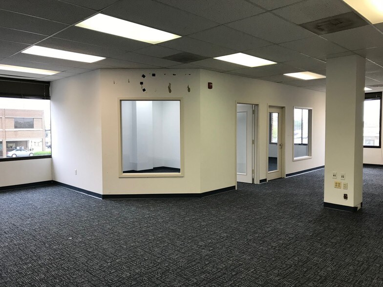 More Photos Of 1110-1118 Herndon Pky, Herndon Office For Lease