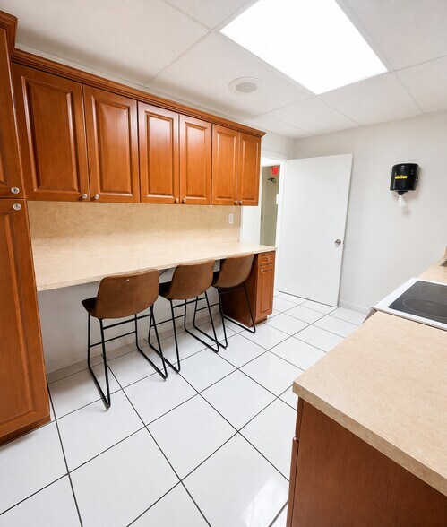 More Photos Of 3100 NW 72nd Ave, Miami Warehouse For Sale