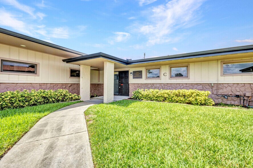 Primary Photo Of 3443 Tamiami Trl, Port Charlotte Medical For Lease