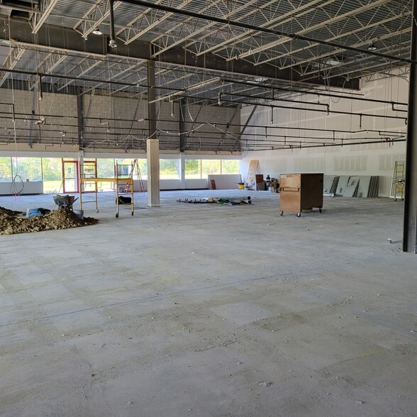 More Photos Of 900 Corporate Blvd, Newburgh Light Distribution For Lease