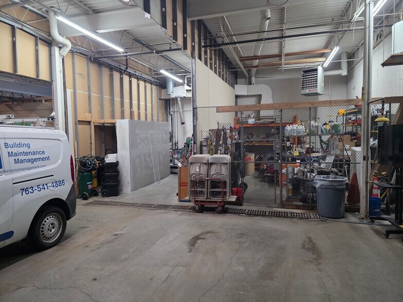 More Photos Of 1710 Douglas Dr N, Golden Valley Business Park For Sale