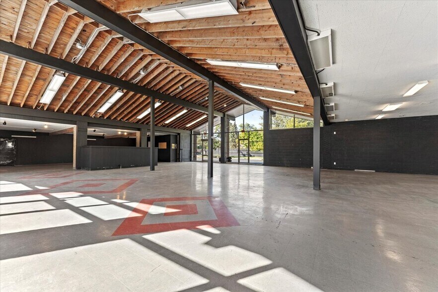 More Photos Of 7560 Macomb St, Grosse Ile Storefront Retail Office For Sale