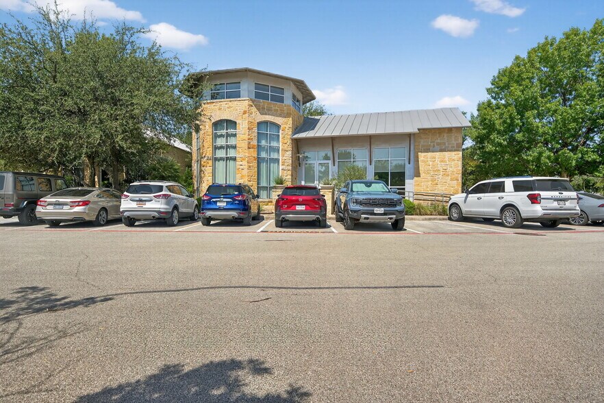 More Photos Of 16023 Via Shavano, San Antonio Office For Sale