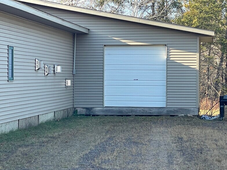 More Photos Of 16288 W Stress Rd, Hayward Showroom For Sale