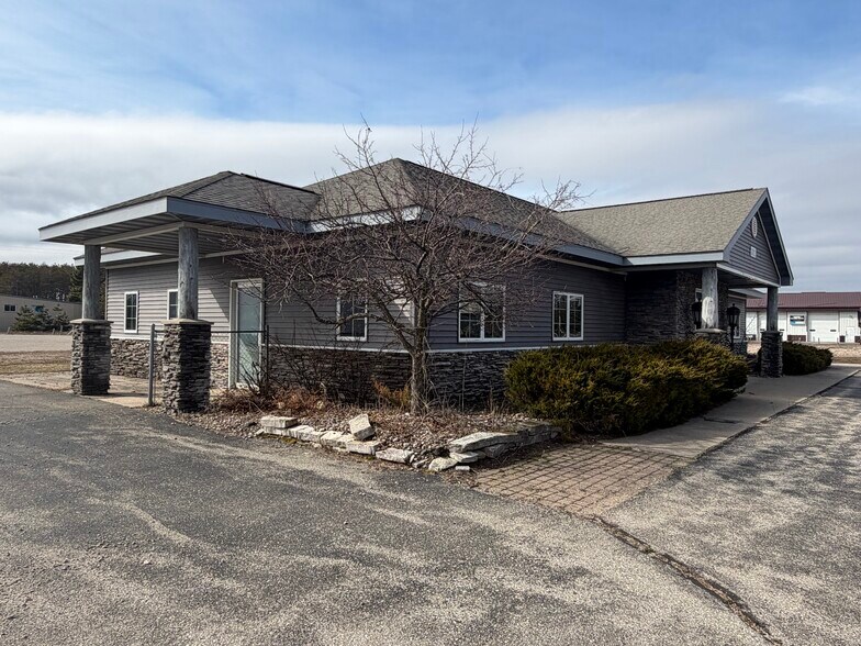 More Photos Of 2905 N Lincoln Rd, Escanaba General Retail For Sale