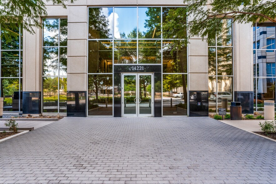 More Photos Of 14221 N Dallas Pky, Dallas Office For Lease