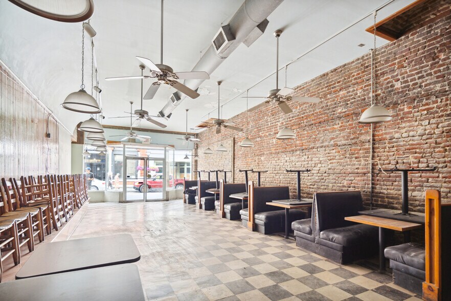 More Photos Of 364 King St, Charleston Storefront Retail Residential For Lease