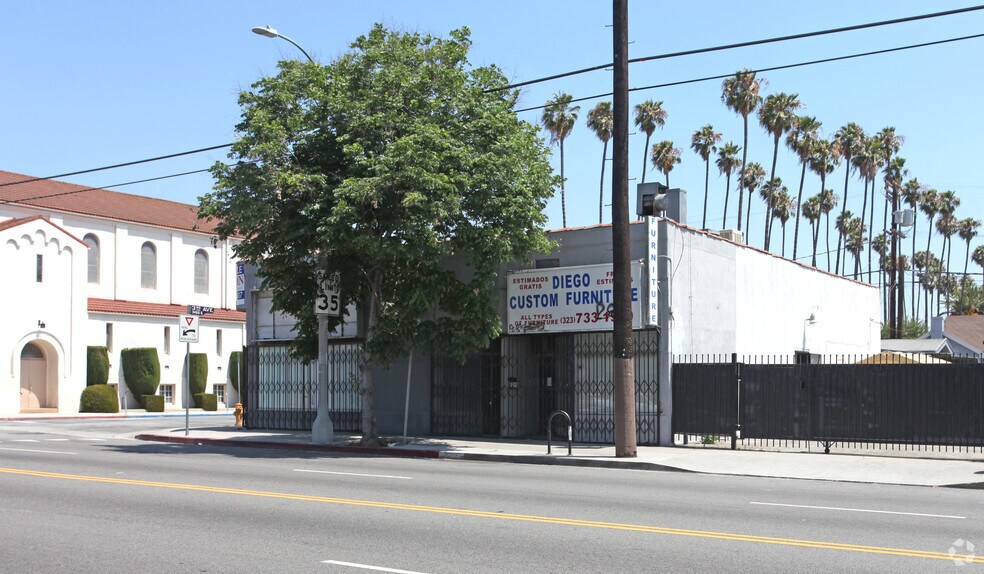 More Photos Of 2300 W Jefferson Blvd, Los Angeles Warehouse For Lease