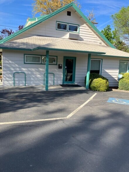 More Photos Of 254 Palm Ave, Ashland Healthcare For Lease