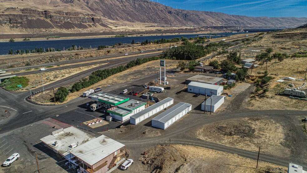 More Photos Of 606 E 1st, Rufus Convenience Store For Sale