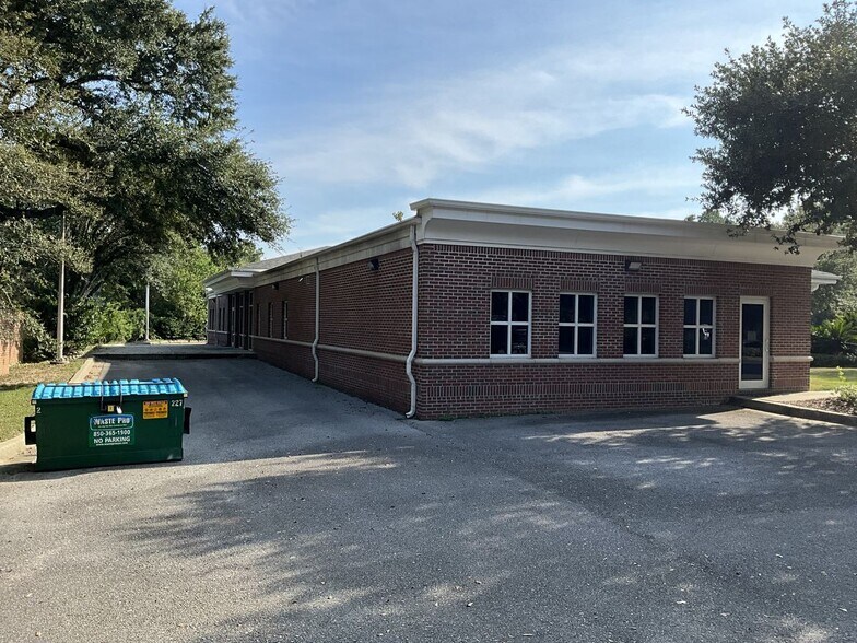 More Photos Of 5784 Chumuckla Hwy, Pace Freestanding For Sale