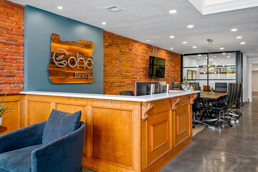 More Photos Of 144 S Main St, Independence Storefront Retail Office For Sale