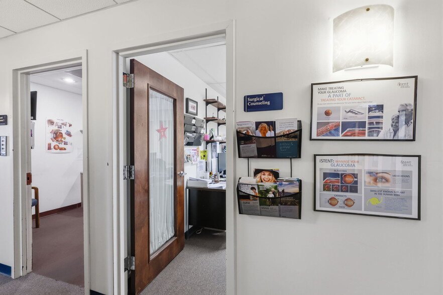 More Photos Of 1568 Woodbourne Rd, Levittown Office For Lease