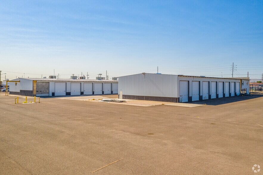 More Photos Of 2600 W McDowell Rd, Phoenix Service For Lease