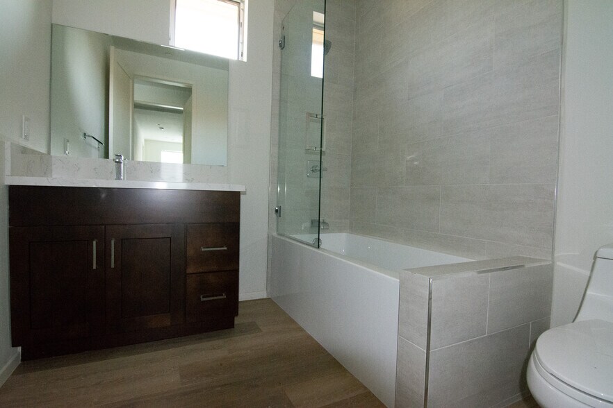 More Photos Of 2006 S Corning St, Los Angeles Apartments For Sale