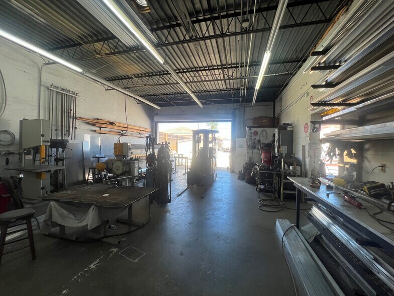 More Photos Of 264 Bahama St, Venice Office For Lease