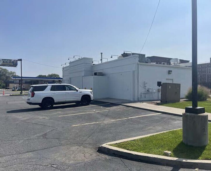 More Photos Of 13253 Woodward Ave, Highland Park Fast Food For Lease