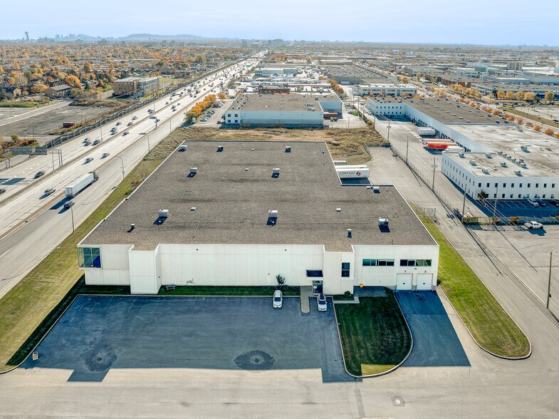 More Photos Of 9393 Boul Métropolitain E, Montréal Warehouse For Lease