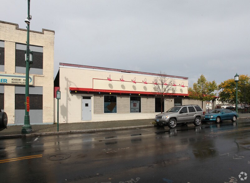 More Photos Of 426 Park St, Hartford Freestanding For Sale