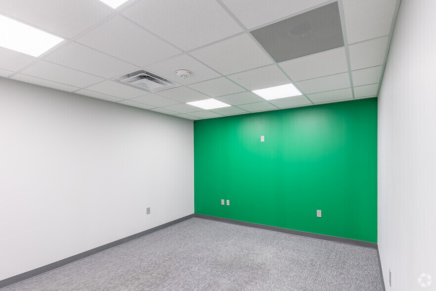 More Photos Of 875 W Chestnut St, Washington Restaurant For Sale