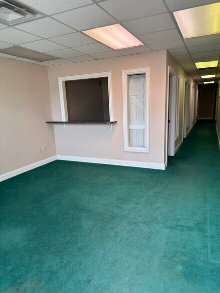 More Photos Of 1510-1520 Greenup Ave, Ashland Storefront Retail Office For Lease