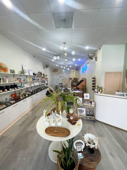 More Photos Of 344 King St, Charleston Storefront Retail Residential For Lease