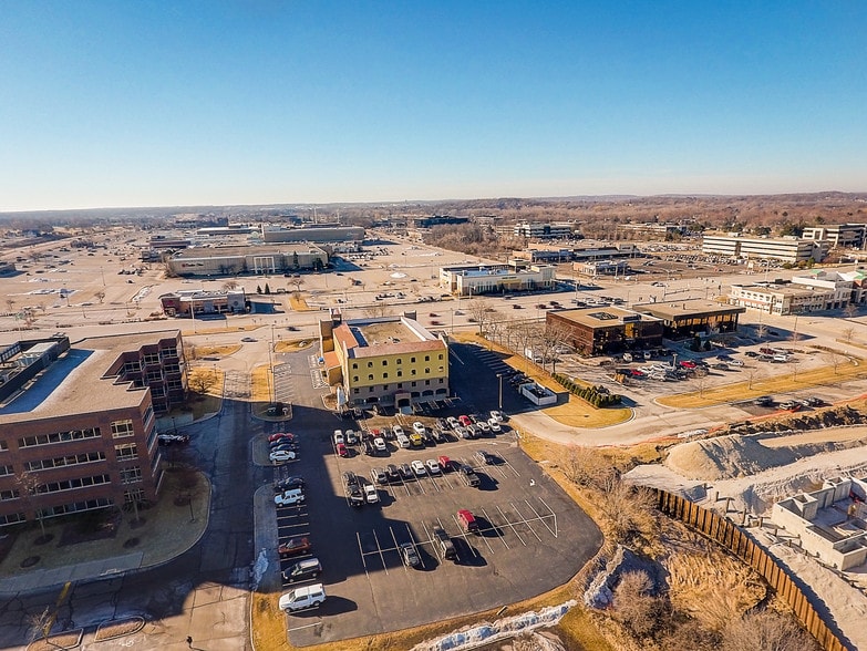 More Photos Of 15850 W Bluemound Rd, Brookfield Loft Creative Space For Lease