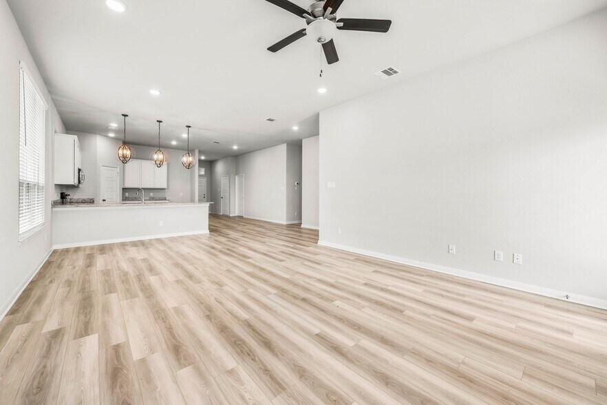 More Photos Of 4020 Centerfire, Waco Apartments For Sale