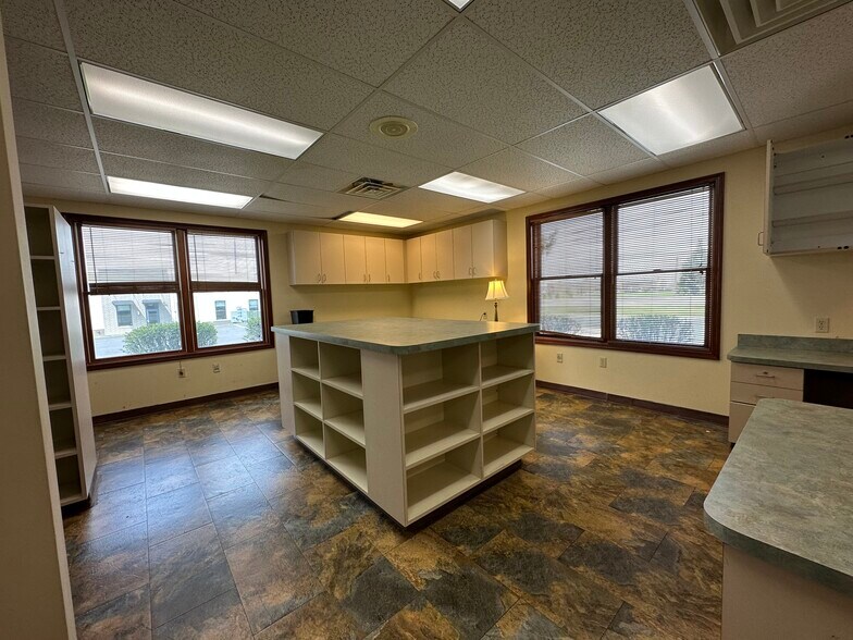 More Photos Of 1355 W Main St, Bellevue Office For Lease