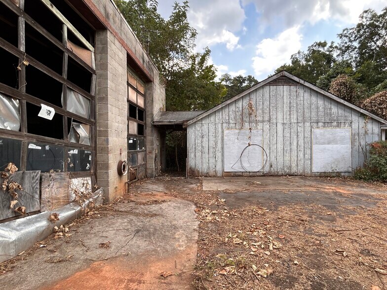 More Photos Of 675 Powder Springs St, Marietta Specialty For Sale