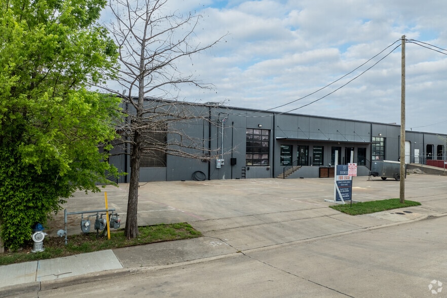 More Photos Of 4741-4743 Iberia Ave, Dallas Light Distribution For Lease