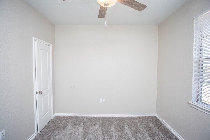 More Photos Of 2627 Oak Dr, Lubbock Apartments For Sale