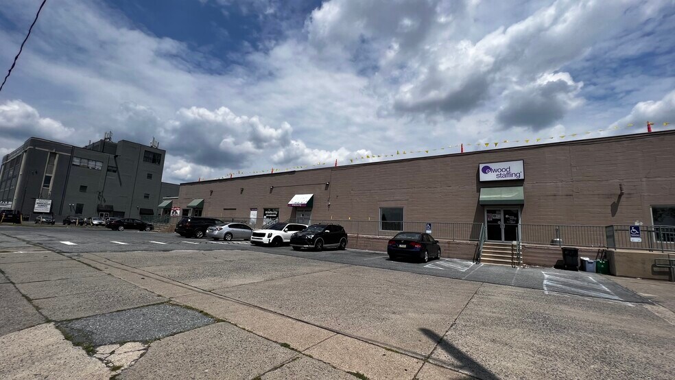 More Photos Of 1727-1801 Union Blvd, Allentown Warehouse For Lease