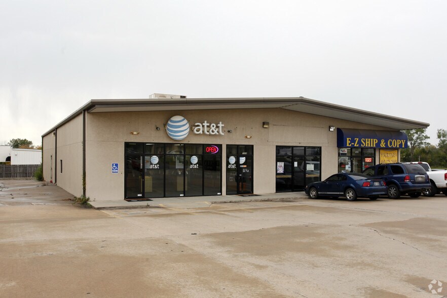 Primary Photo Of 1526 N Harrison St, Shawnee Freestanding For Lease