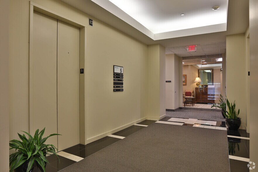 More Photos Of 124 Verdae Blvd, Greenville Office For Lease
