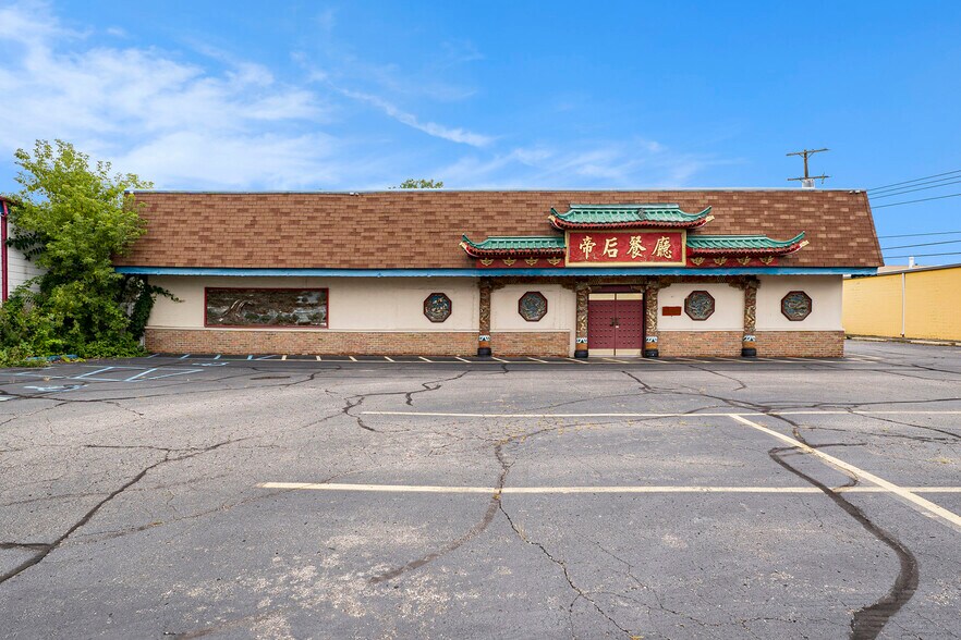 Primary Photo Of 2320 S Dort Hwy, Flint Restaurant For Sale