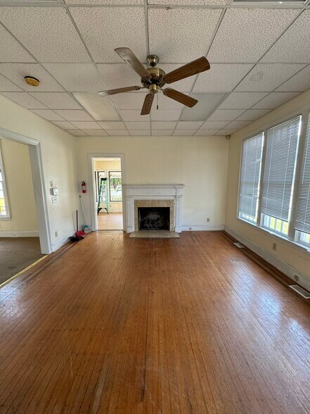 More Photos Of 504 W Broad St, Dunn Office For Sale