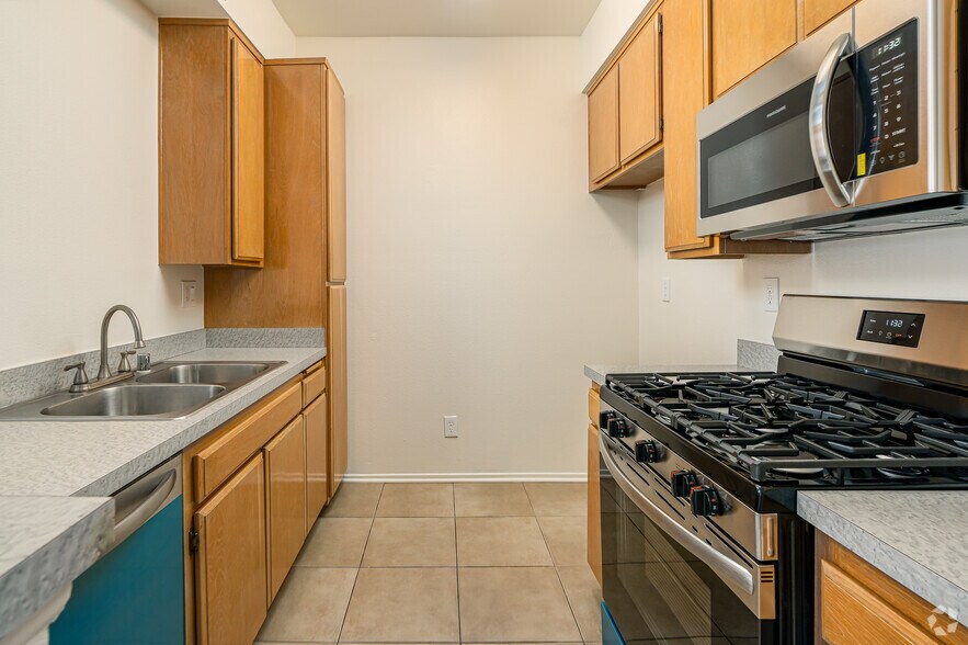 More Photos Of 10621 Valley Spring Ln, North Hollywood Apartments For Sale