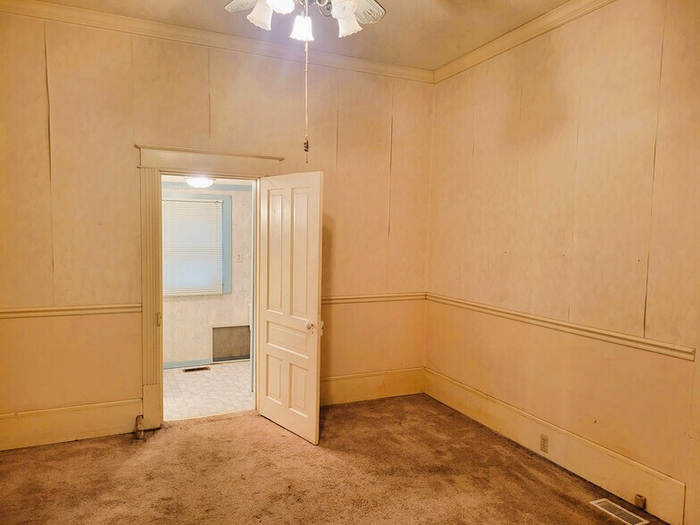 More Photos Of 1110 Hawkins Ave, Sanford Light Manufacturing For Sale