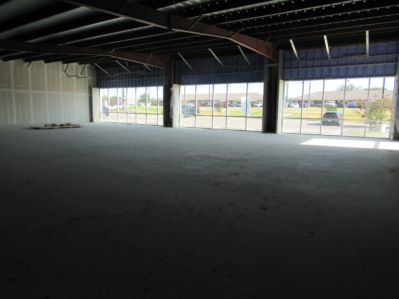 More Photos Of 2102 W Stan Schlueter Loop, Killeen Freestanding For Lease